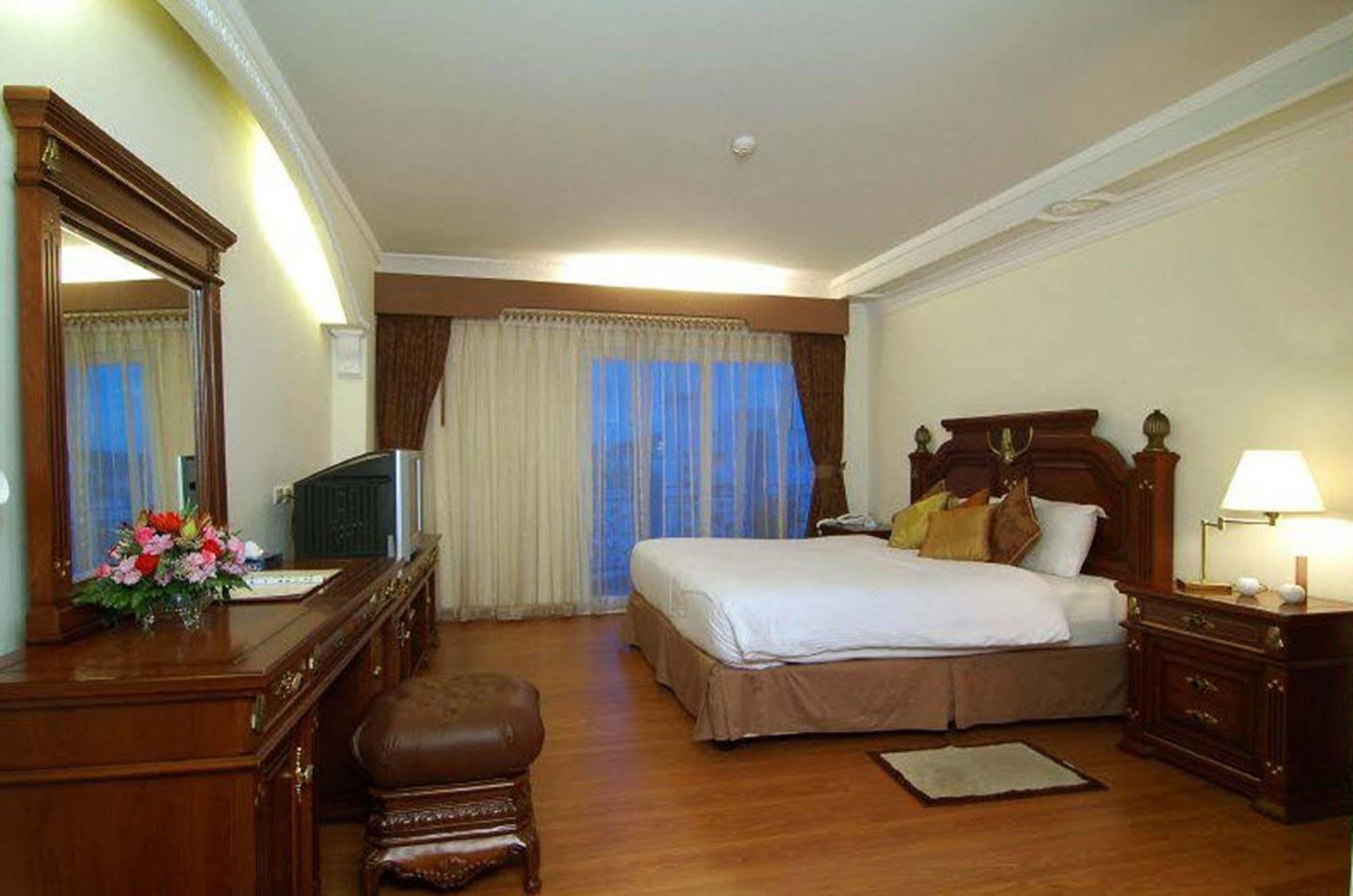 Lk Metropole Hotel Pattaya Exterior photo